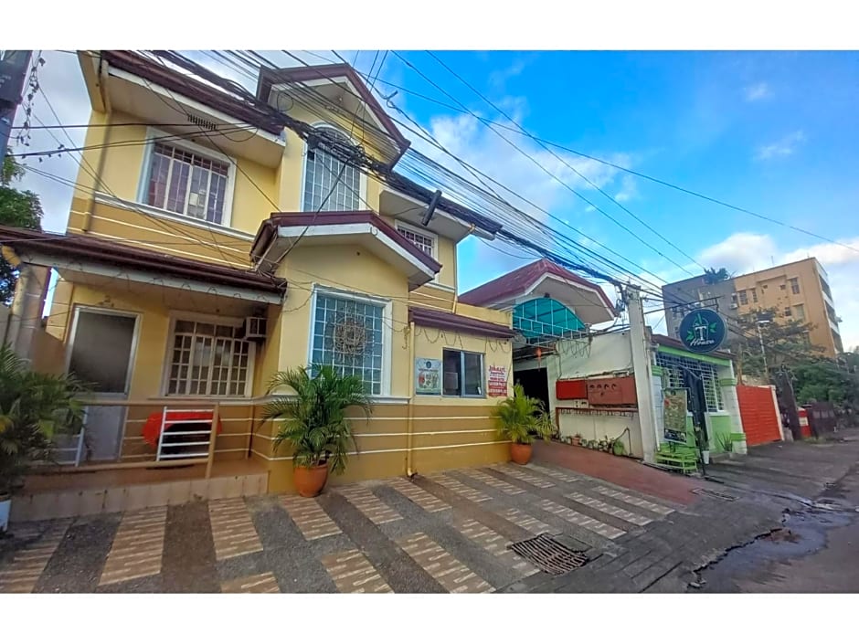 OYO 1048 Jomckayl Apartelle