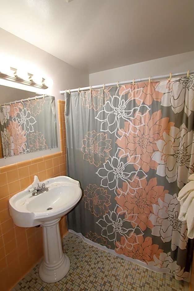 Colonial Inn Seekonk