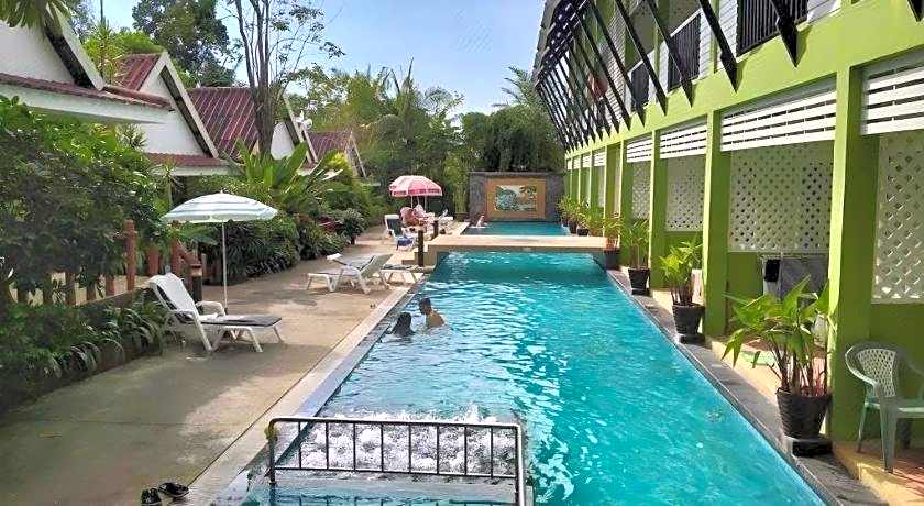 Khaolak C-nior Bungalows