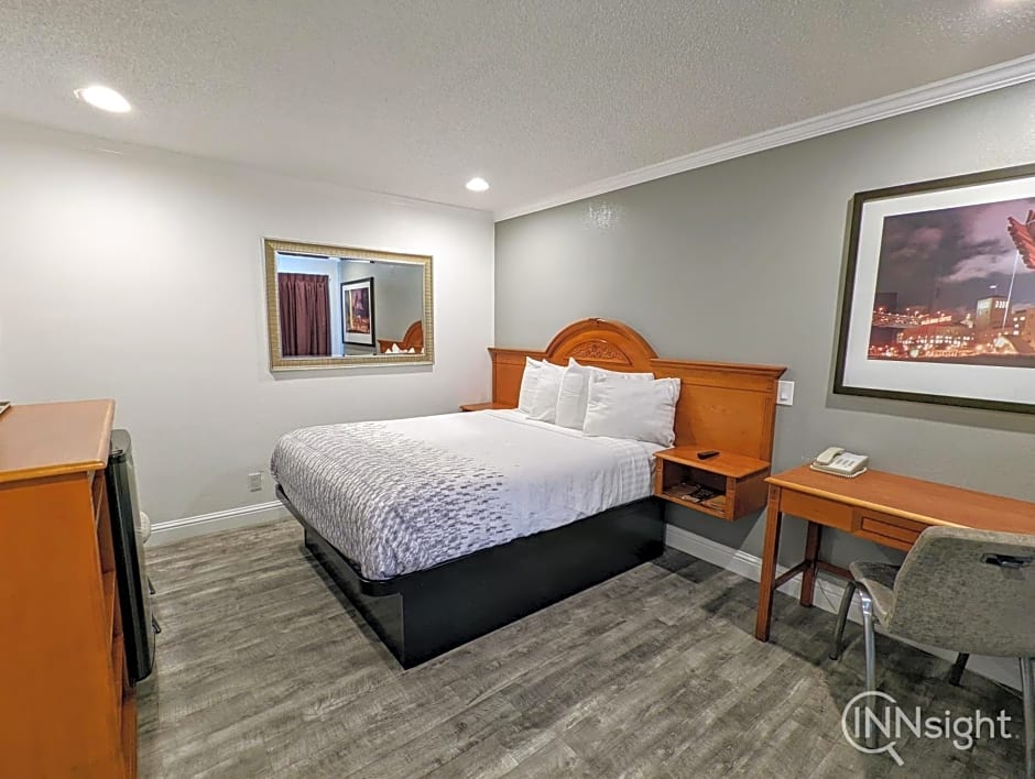 Deluxe Inn