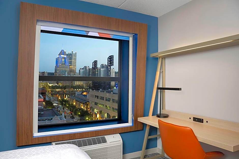 Holiday Inn Express & Suites Pittsburgh North Shore By IHG