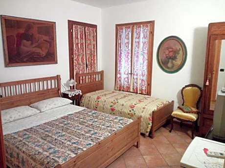 Triple Room with Private Bathroom