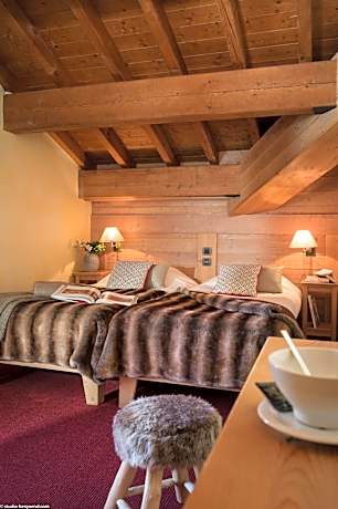 Three-Bedroom Apartment with Cabin and Fireplace