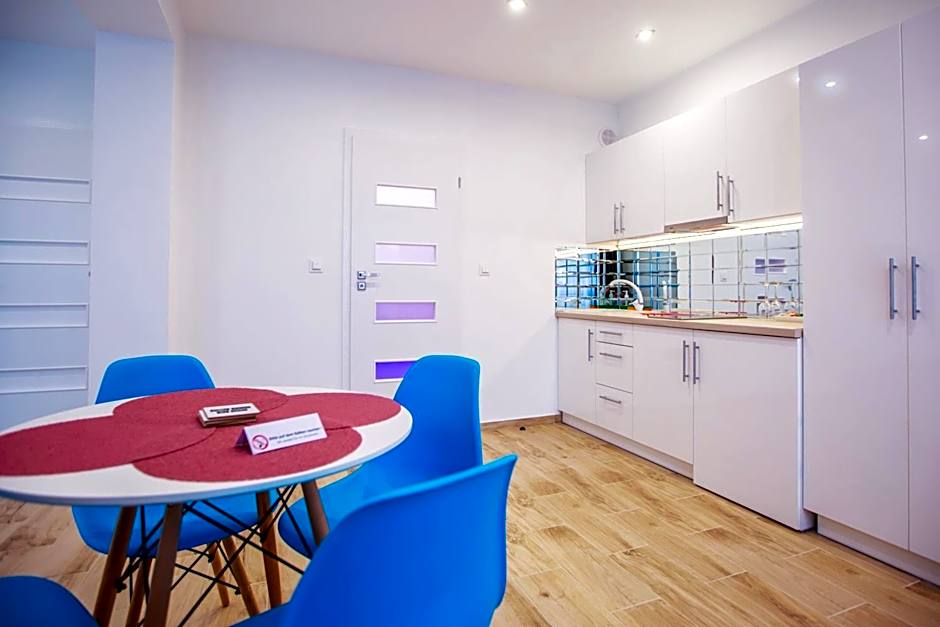 Adonis Apartments