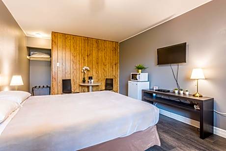 Queen Room - Non-Smoking
