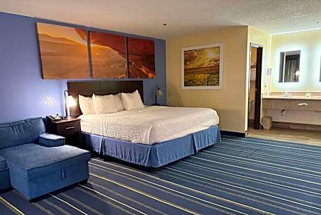 One-Bedroom Queen Suite - Non-Smoking