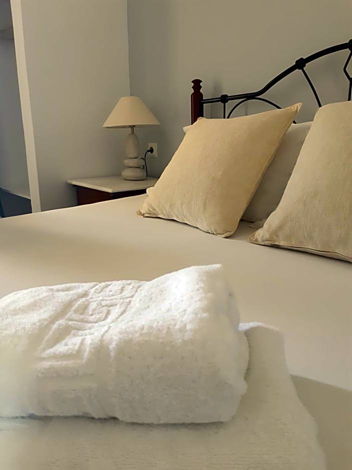 Emmanouela Studios & Villas