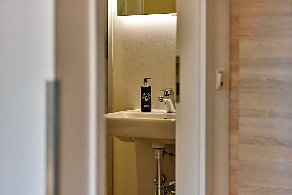 Moselhotel Weinhaus Simon `Sauna`Restaurant`ELadesäule