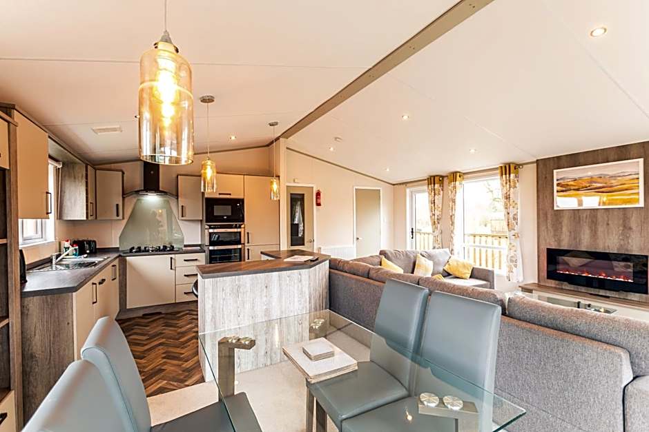 Springwell Lodge With Hot Tub