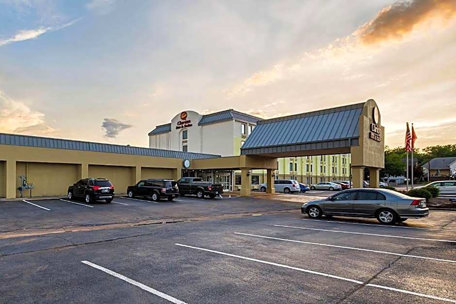 Clarion Inn & Suites Near Downtown