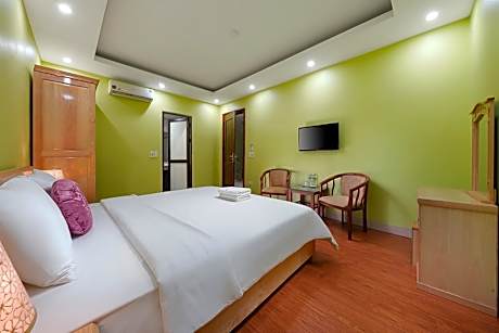 Golden Lotus Airport Hotel & Travel
