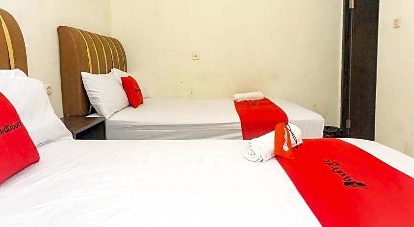RedDoorz near Sentani Airport Jayapura