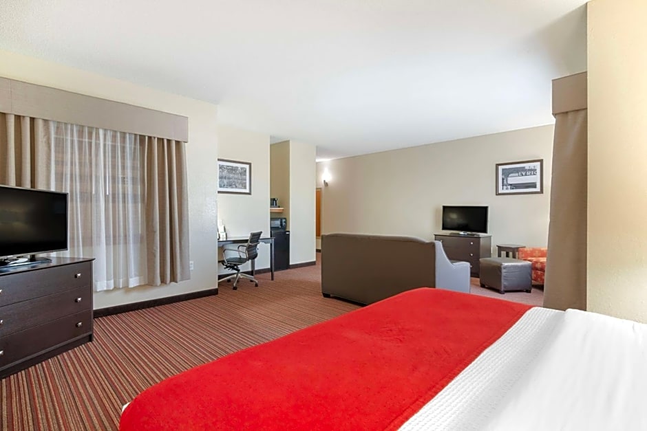 Best Western Plus Bradbury Inn & Suites