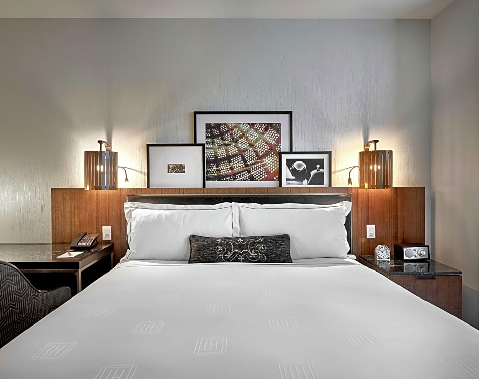 LondonHouse Chicago, Curio Collection by Hilton