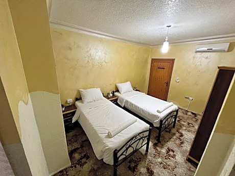 Twin Room with Private External Bathroom