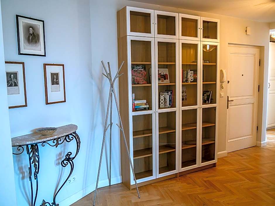 Crystal Suites Old Town