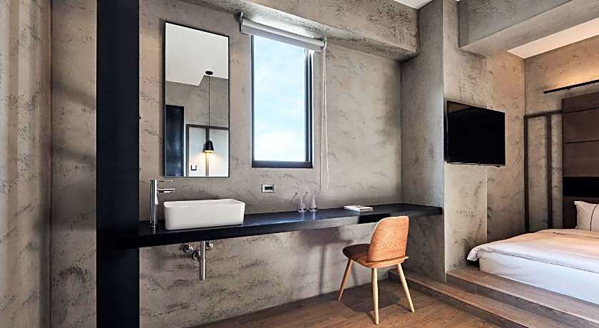 Bouti Waterfront Hotel