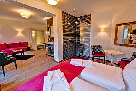 Deluxe Double Room with Extra Bed