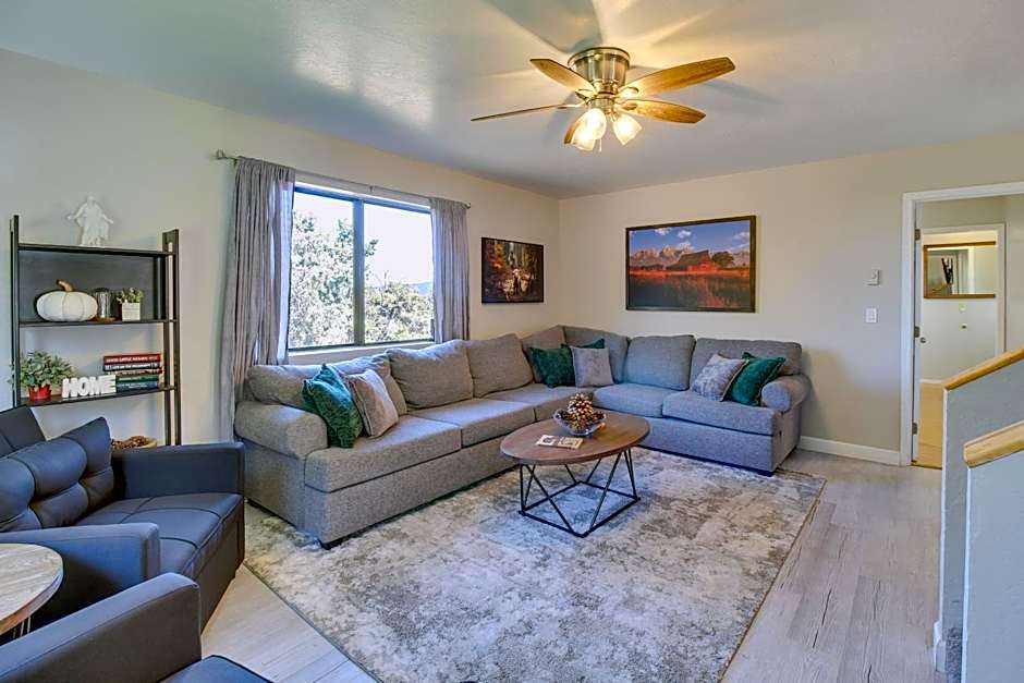 Eagar Vacation Rental Home with Spacious Deck!