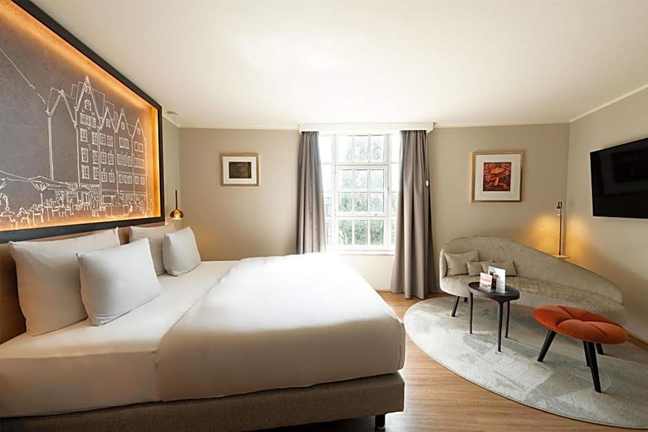 Wasserturm Hotel Cologne, Curio Collection by Hilton