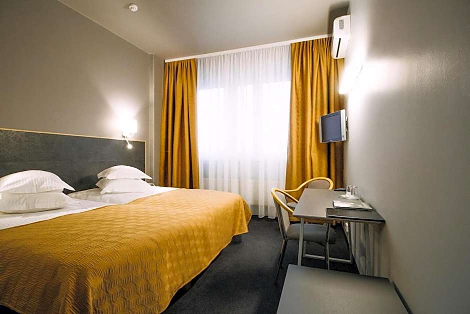 Photo 1 of 6 of 1 Double Bed or 2 Beds