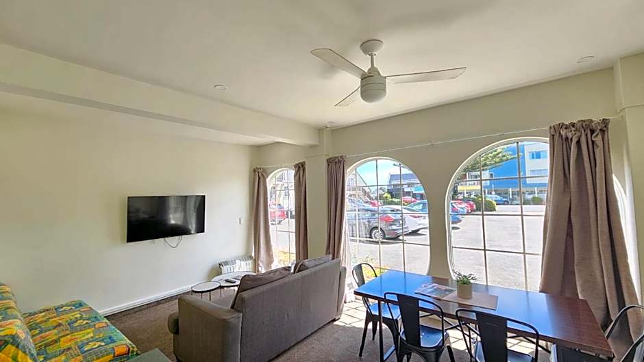 U Studios Paraparaumu Beach (formerly Copperfield Seaside Motel)