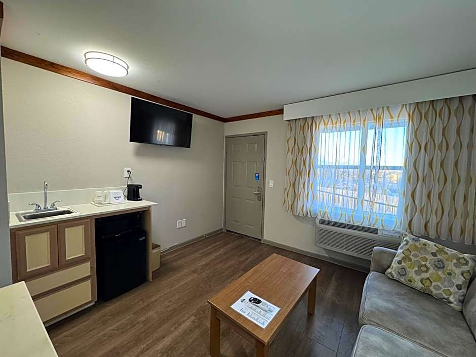 Days Inn by Wyndham Suites Fredericksburg