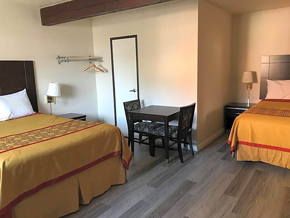 Manhattan Inn & Suites