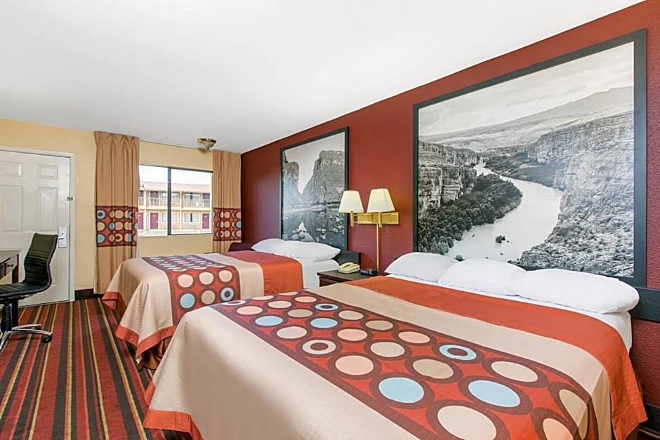 Super 8 by Wyndham Temple S. General Bruce