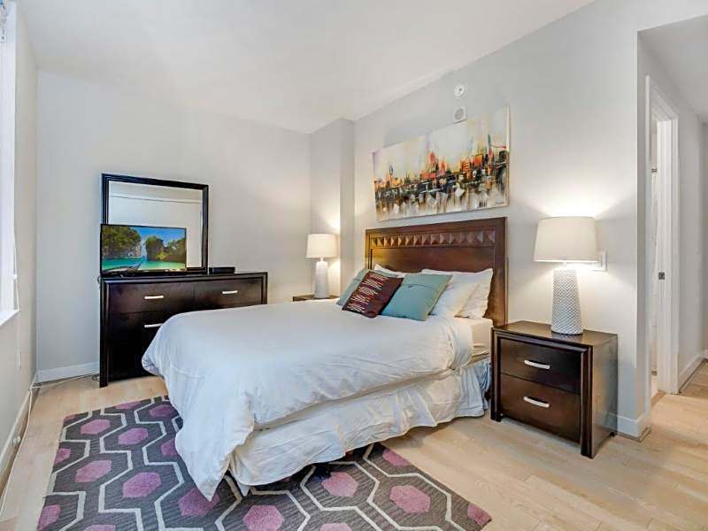 Global Luxury Suites at The White House