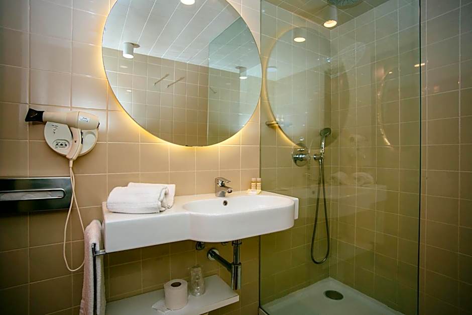 Axis Vermar Conference & Beach Hotel