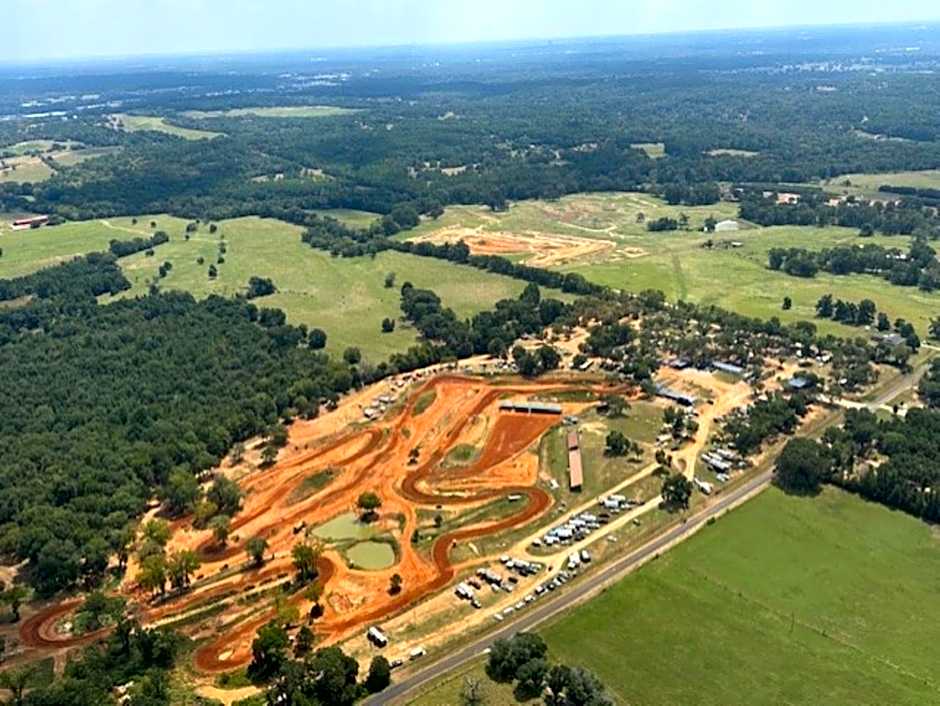 Holiday Inn Express and Suites Lindale By IHG