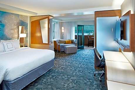 King Room with Balcony and Lake View