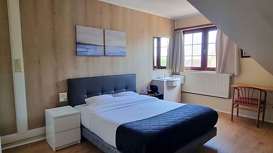 Hotel Westendia and Free Parking Top Breakfast