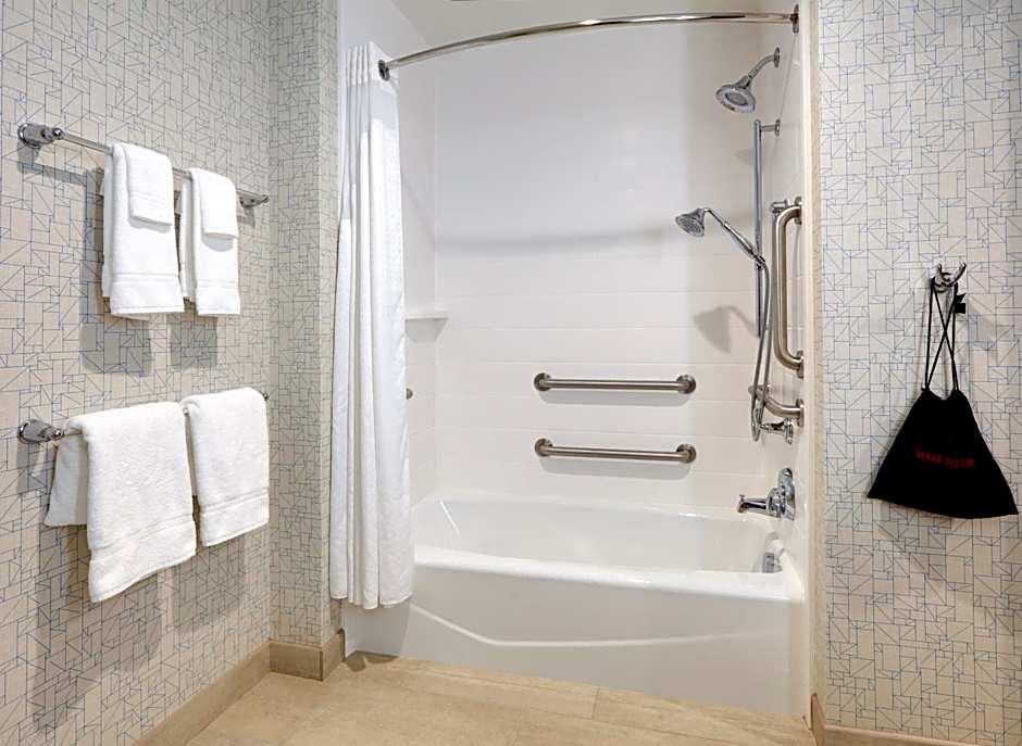 Holiday Inn Express & Suites Dallas NW HWY - Love Field By IHG