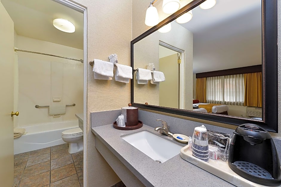 Best Western Plus Frontier Motel
