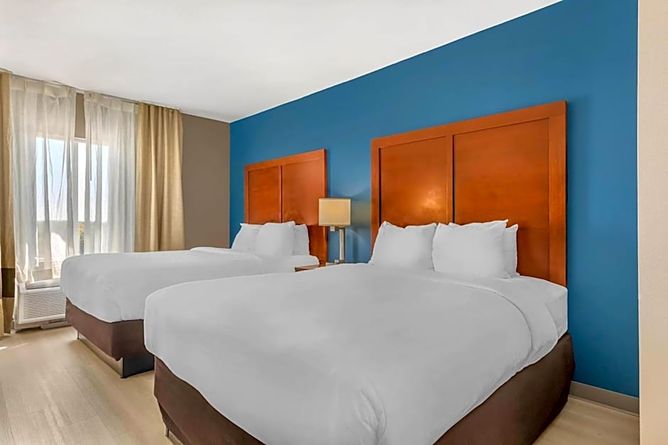 Comfort Inn & Suites Red Oak - Dallas Area