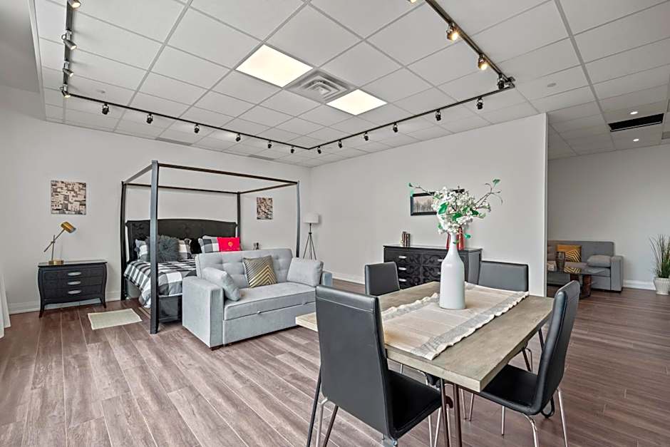 Bright Suites Finch West steps to Metro by hotel DUKE