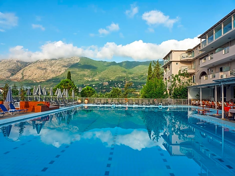 Koukounaria Hotel & Suites