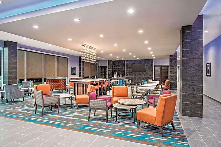 La Quinta Inn & Suites by Wyndham Dallas Grand Prairie North