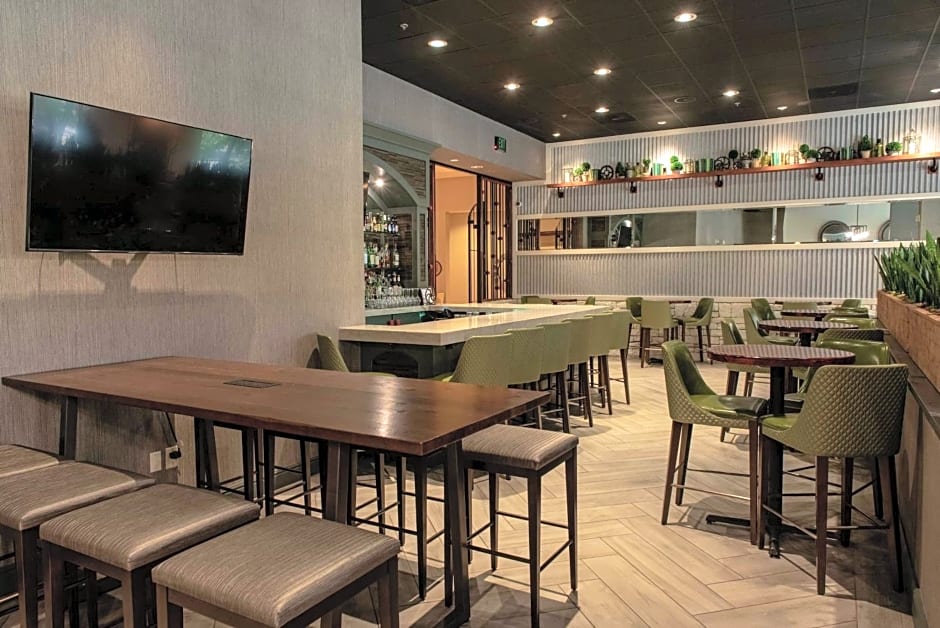 Hotel Zessa Santa Ana - a DoubleTree by Hilton