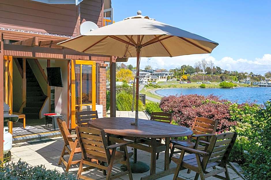 Cascades Lakefront Motel