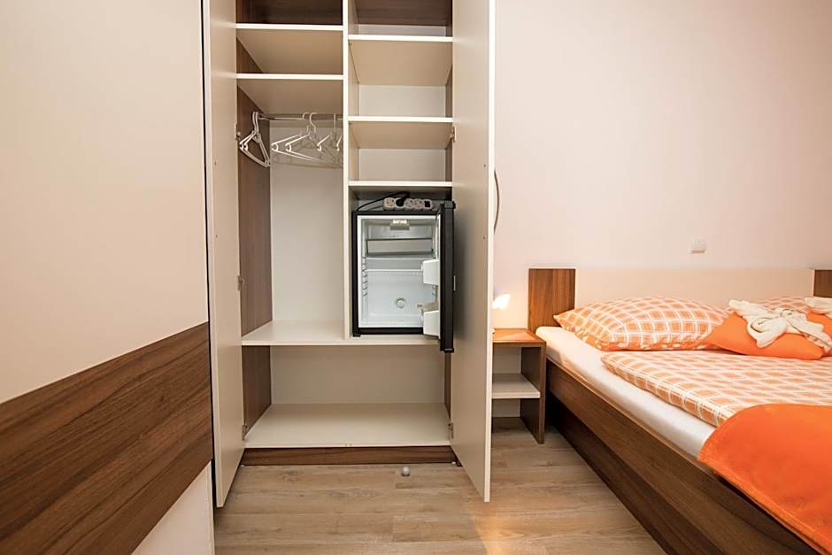 Photo 1 of 9 of Double Room