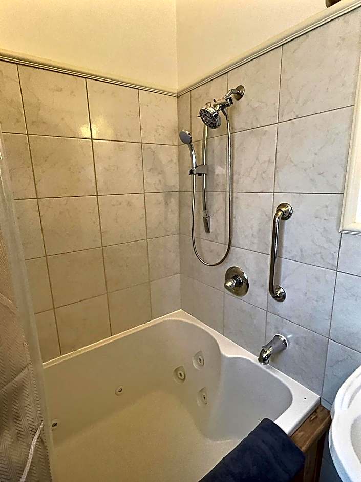 Historic Sion Bass Guest House