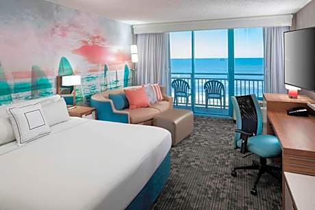 Deluxe King Room with Sofa Bed/Oceanfront/Balcony - Hearing Accessible