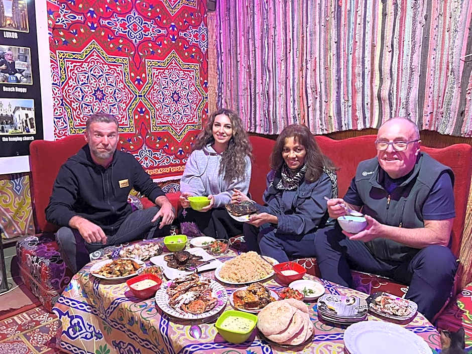 2 Jana Pyramids view inn