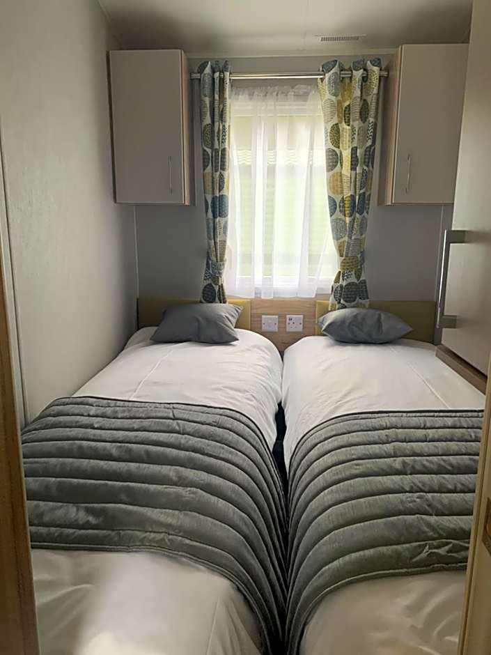 The Castleton Sea View 13