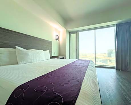 King Room with Street View
