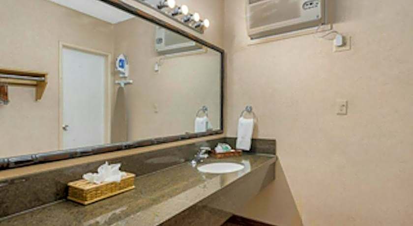 Caliente Tropics Hotel