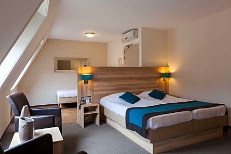 Triple Room with Three Single Beds